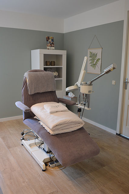 Salon interieur stoel - MOOI by Ilse | Schoonheidssalon Roermond Salon interieur stoel - MOOI by Ilse | Schoonheidssalon Roermond